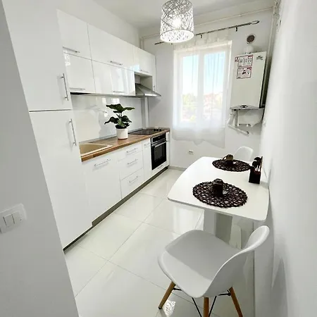Apartment White Studio Pitesti